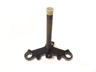 DD125E LOWER YOKE AND STEERING STEM